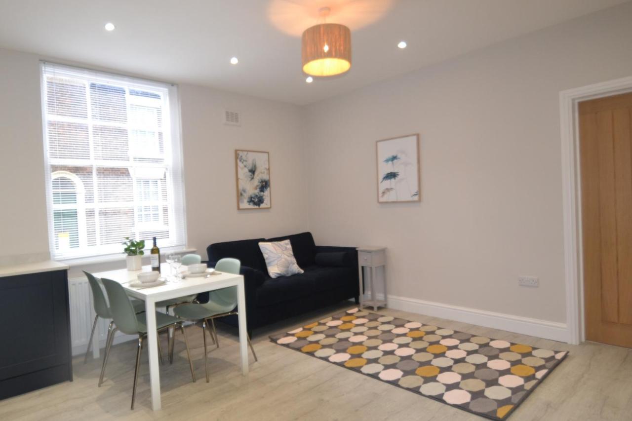 Charming 1 Bed Georgian Apartment *